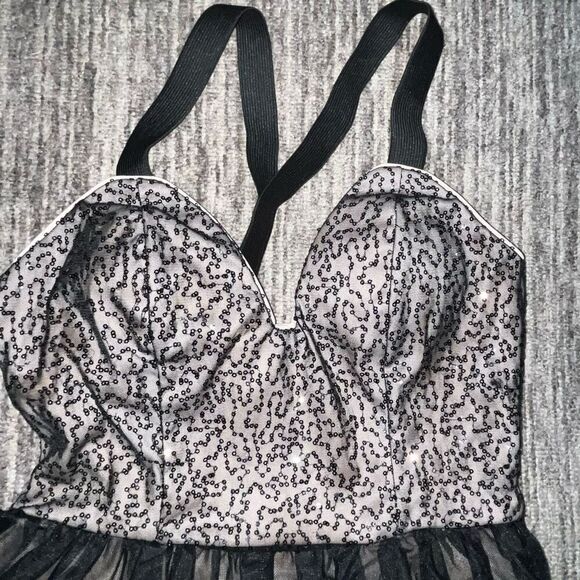 Emerald Sundae Juniors Size 7 Sequin Cocktail Mini Dress‎ Black Silver Side Zip - Picture 2 of 9